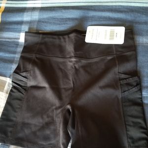 Fabletics Trinity mid-rise pocket shorts 5"